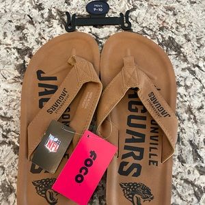 NWT NFL Jacksonville Jaguars Men’s 9-10 flip flops
